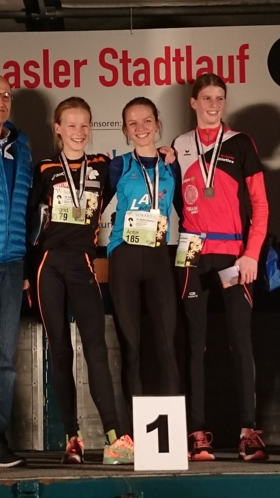 Athletic – Antje Pfüller gewinnt den Basler Stadtlauf bei der Nachwuchselite